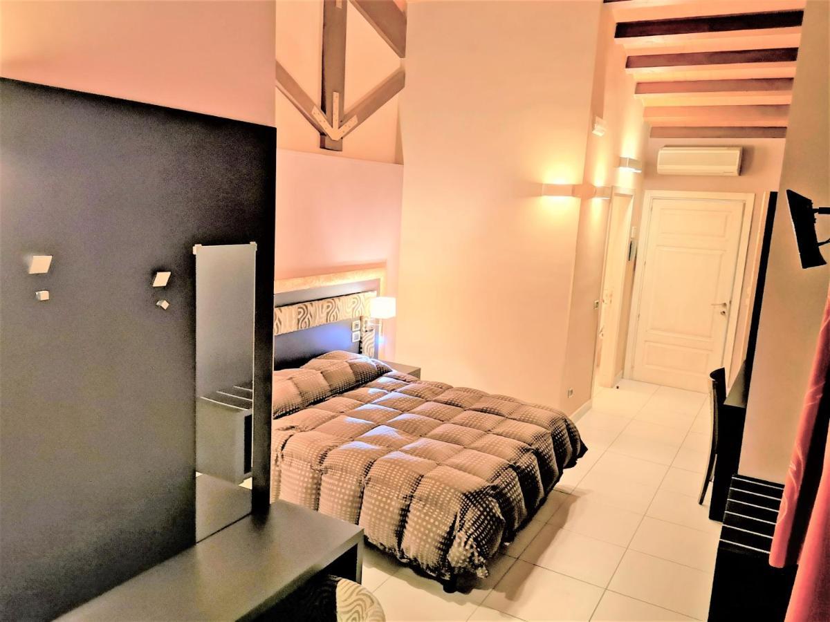 - Il Cavalluccio Marino Fronte Mare Bed & Breakfast 2*