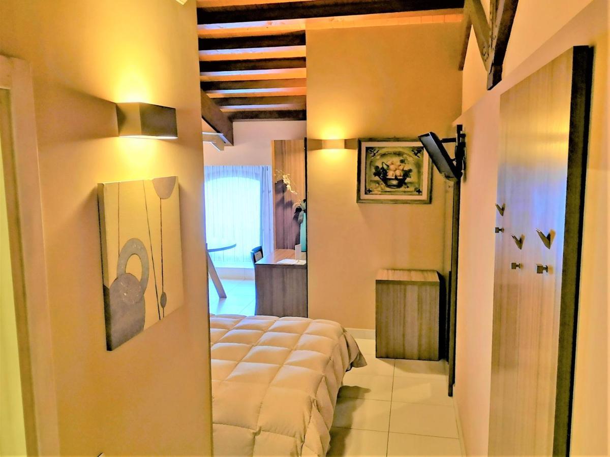 - Il Cavalluccio Marino Fronte Mare Bed & Breakfast 2*