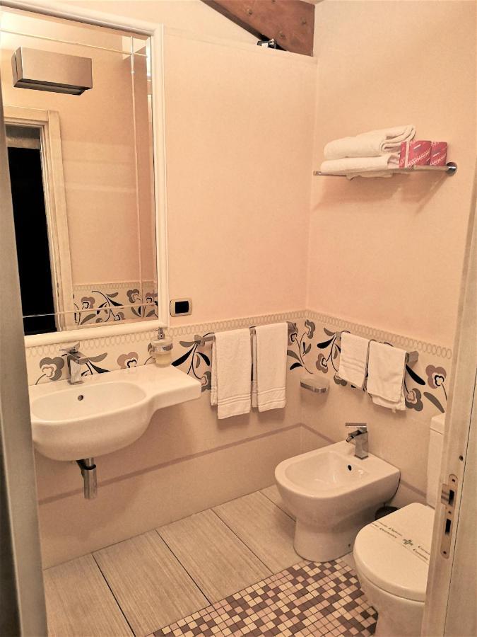 - Il Cavalluccio Marino Fronte Mare Bed & Breakfast Acireale