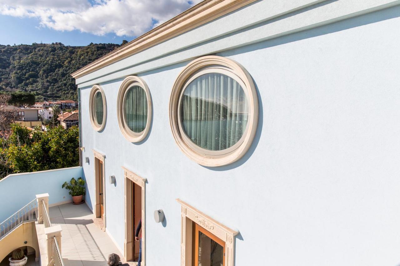 Bed & Breakfast - Il Cavalluccio Marino Fronte Mare 2*