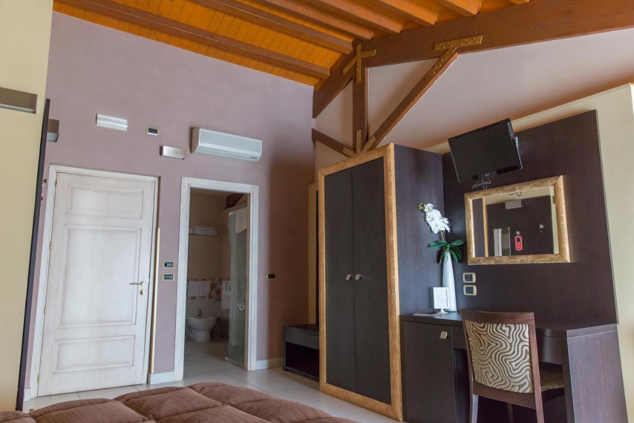 - Il Cavalluccio Marino Fronte Mare Bed & Breakfast 2*